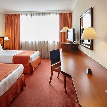 Готель Doubletree By Hilton Paris Bougival Екстер'єр фото