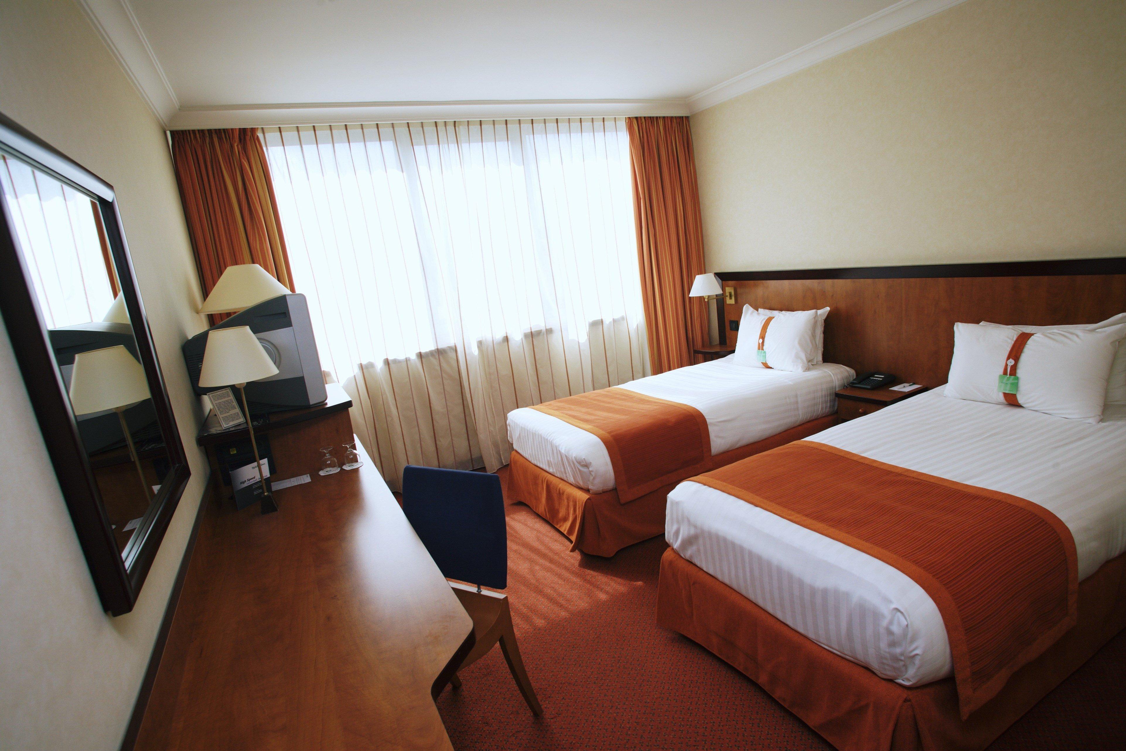 Готель Doubletree By Hilton Paris Bougival Екстер'єр фото