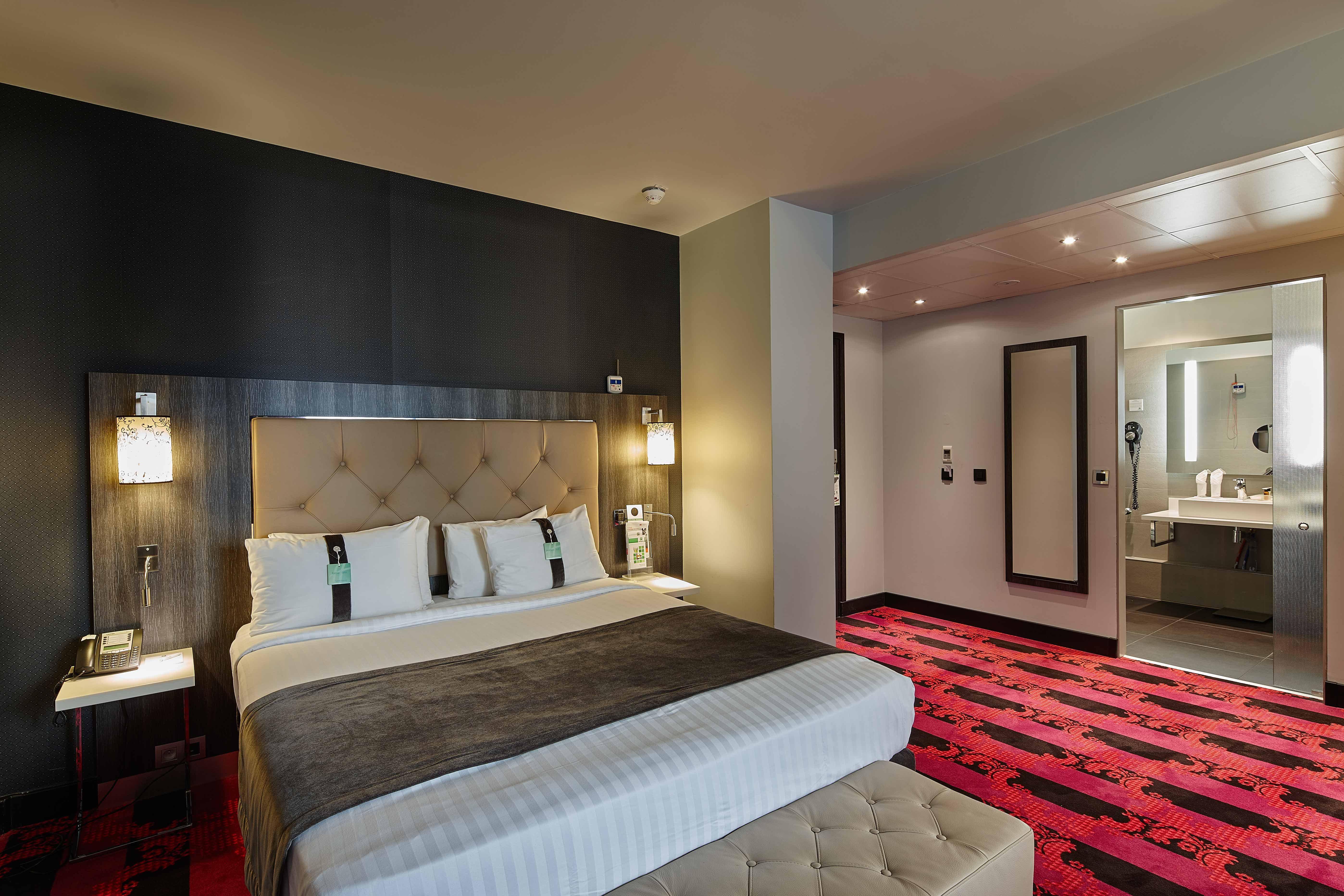 Готель Doubletree By Hilton Paris Bougival Екстер'єр фото