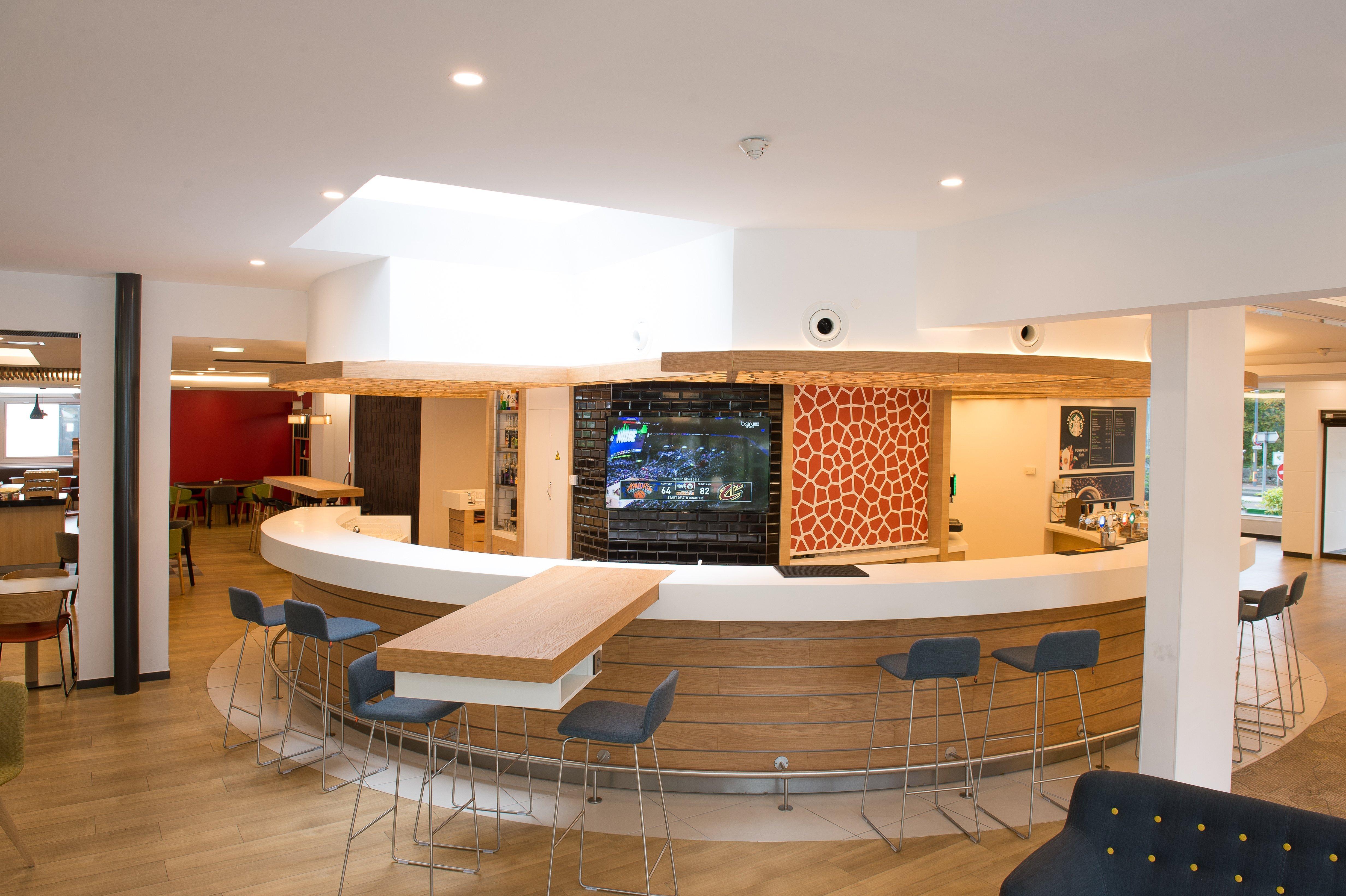 Готель Doubletree By Hilton Paris Bougival Екстер'єр фото