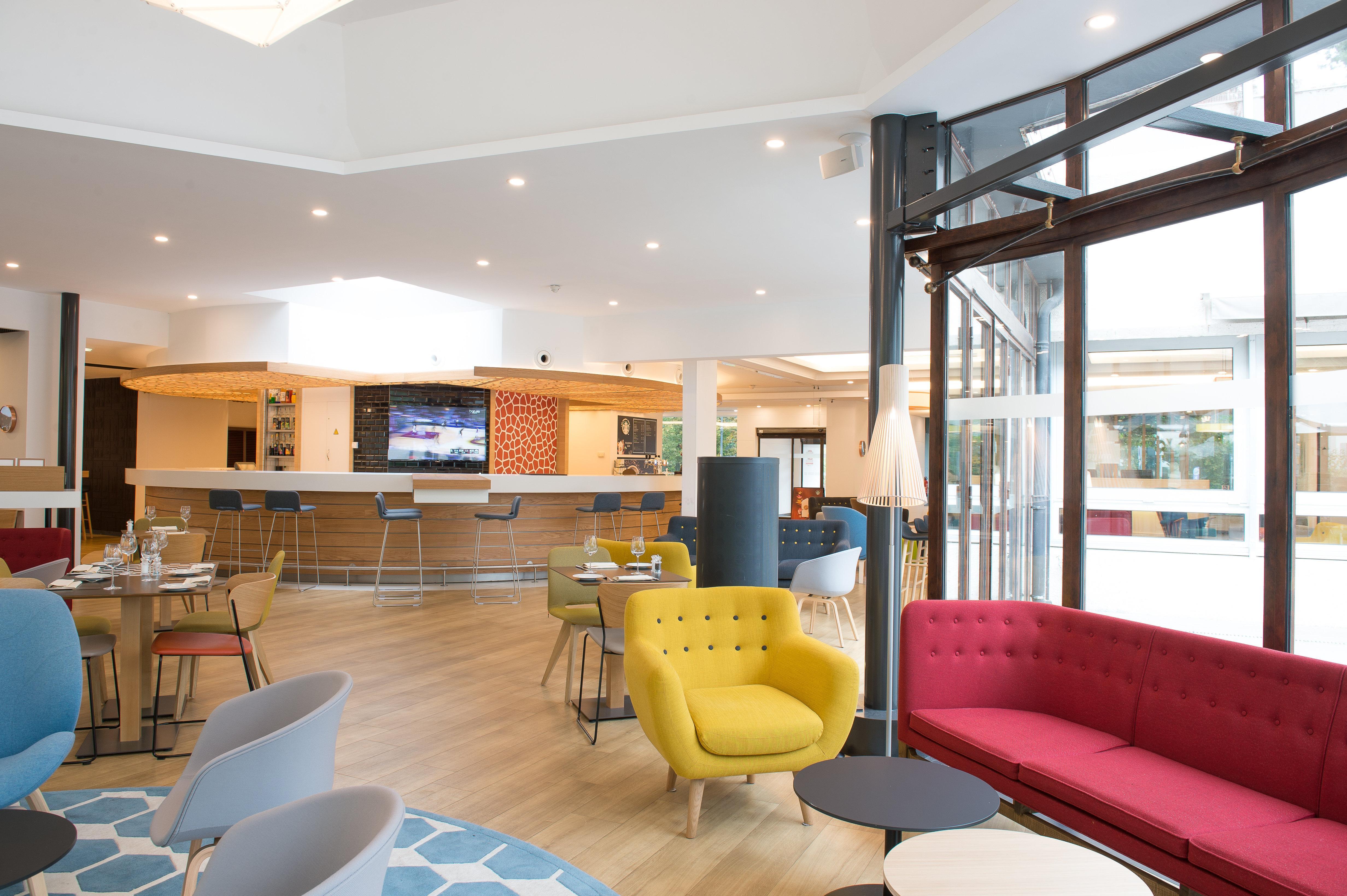 Готель Doubletree By Hilton Paris Bougival Екстер'єр фото