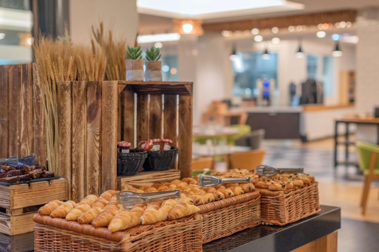 Готель Doubletree By Hilton Paris Bougival Екстер'єр фото