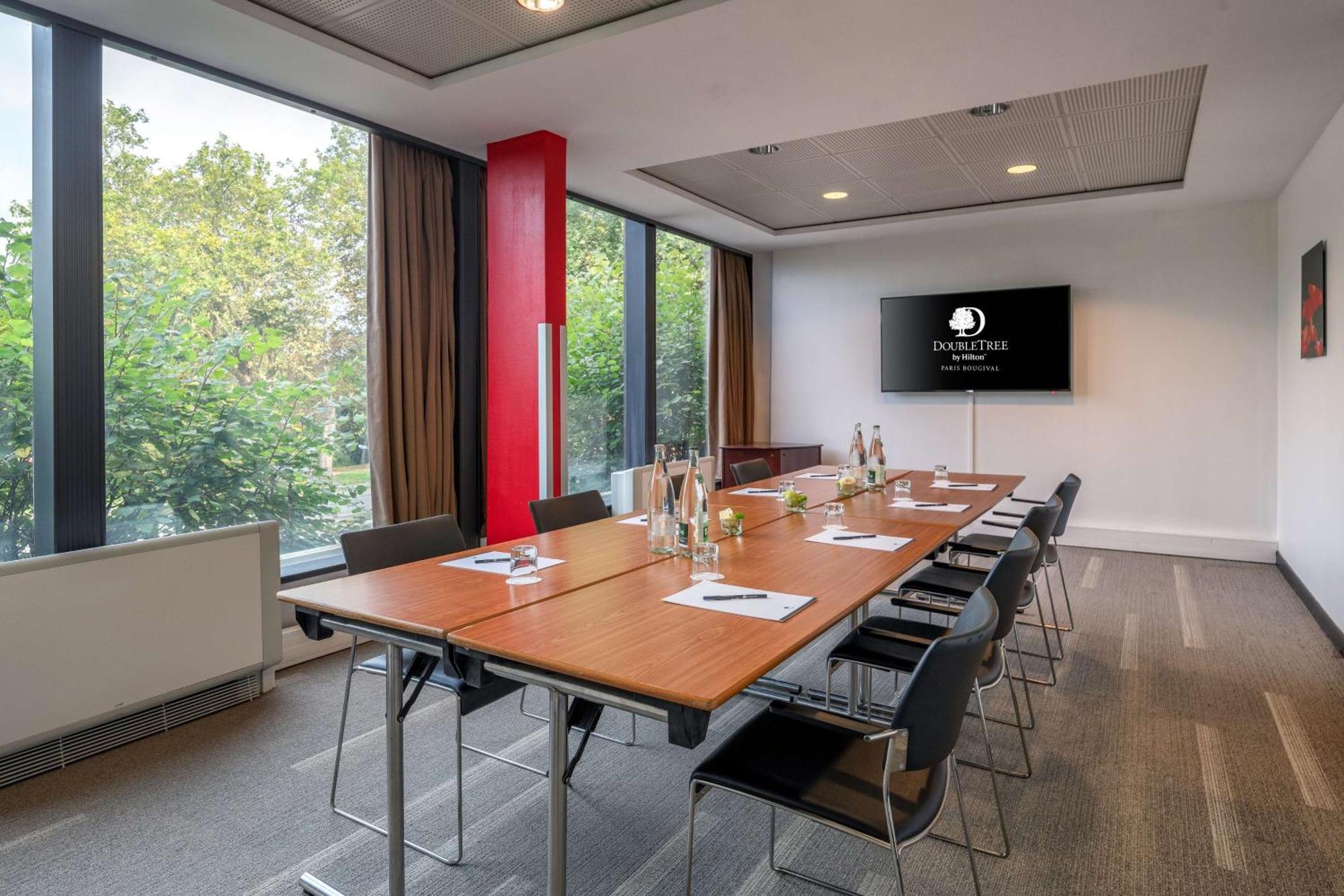 Готель Doubletree By Hilton Paris Bougival Екстер'єр фото