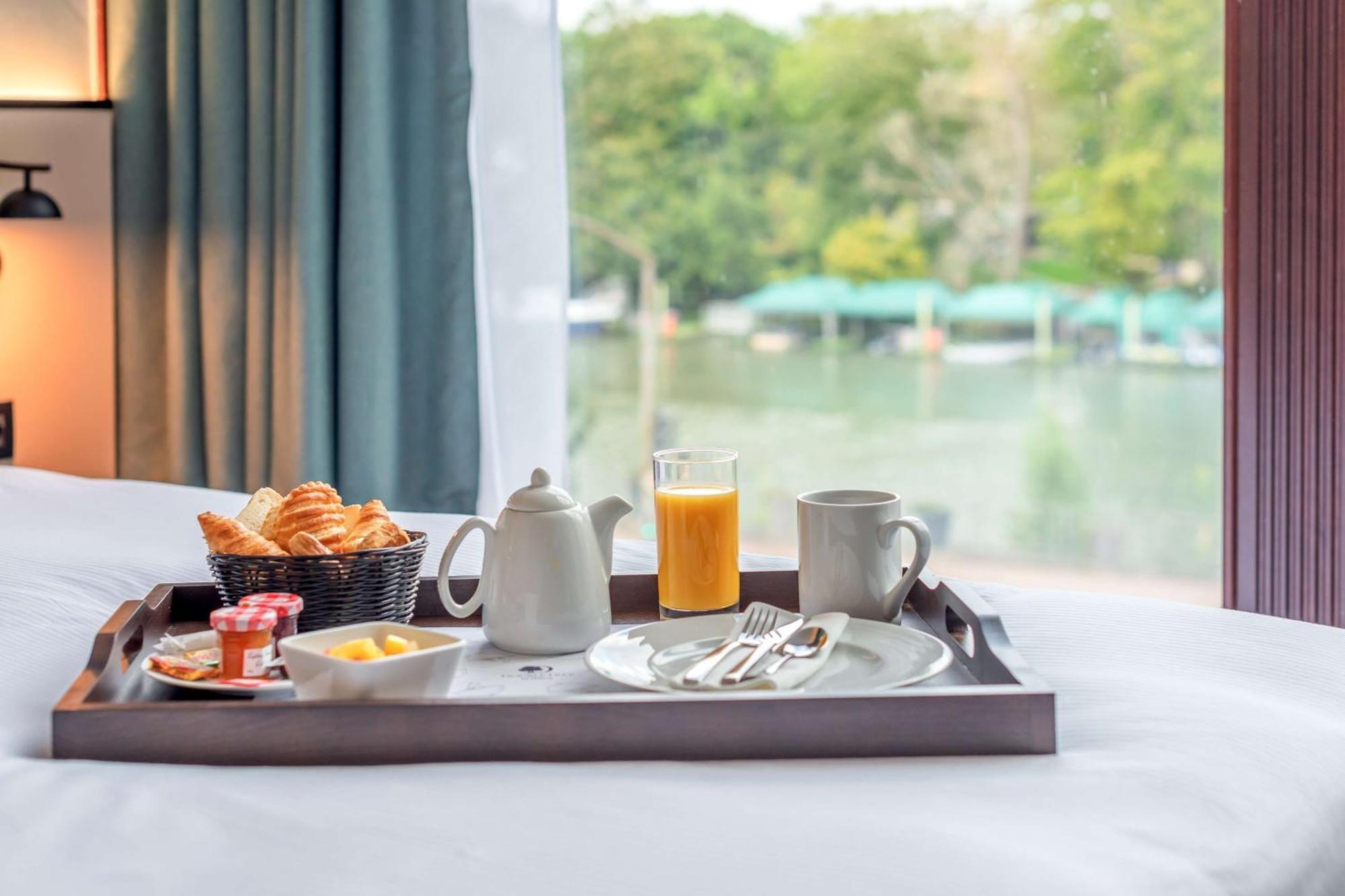 Готель Doubletree By Hilton Paris Bougival Екстер'єр фото