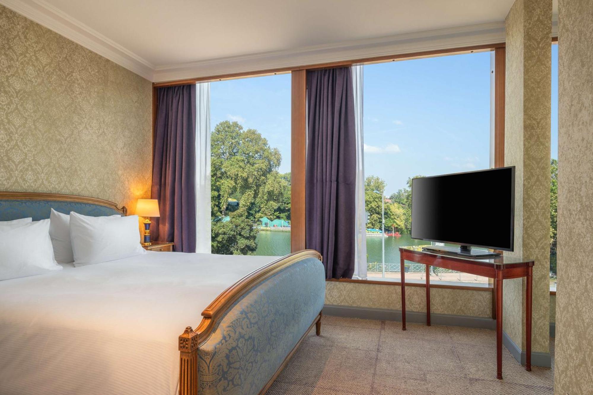 Готель Doubletree By Hilton Paris Bougival Екстер'єр фото