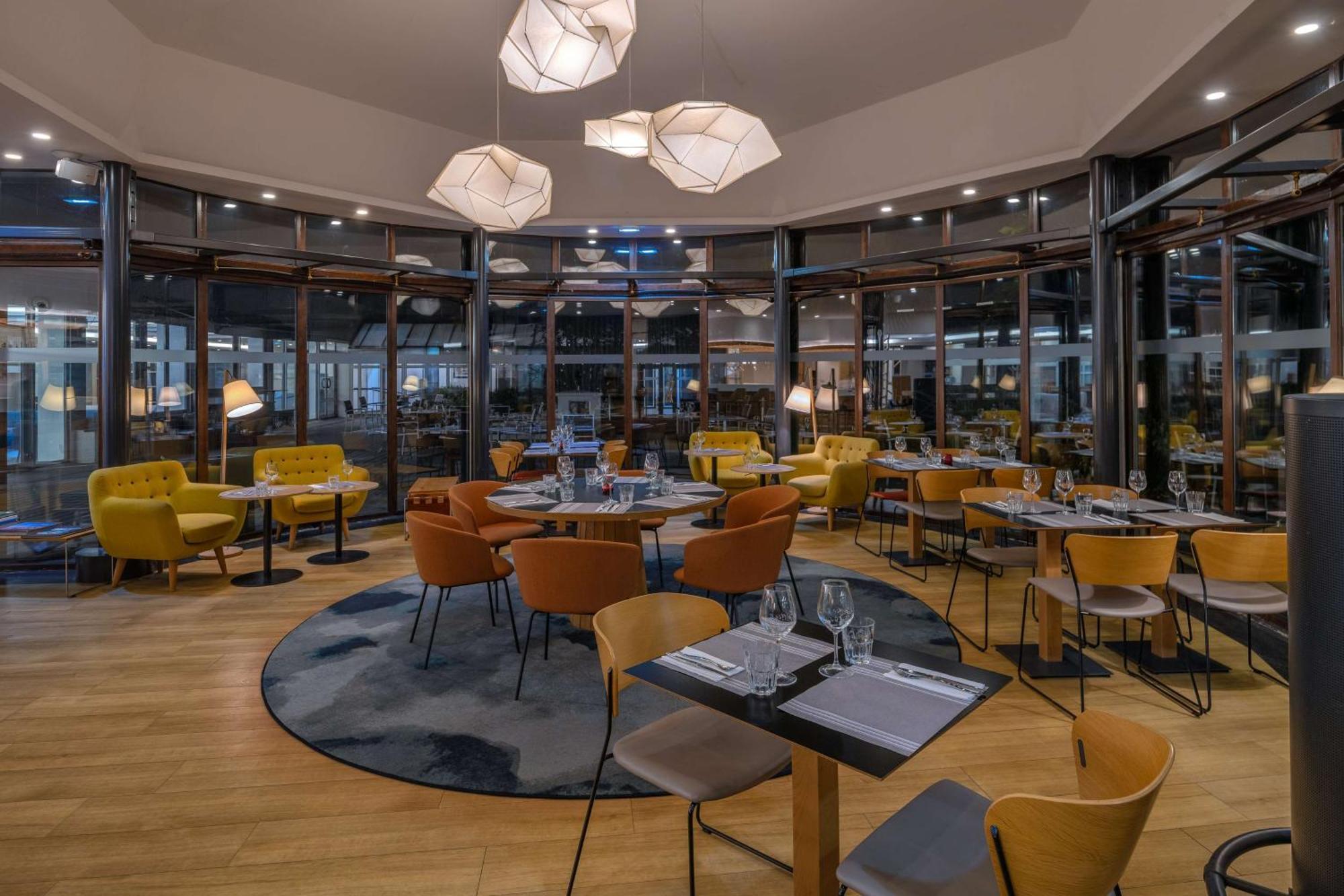 Готель Doubletree By Hilton Paris Bougival Екстер'єр фото