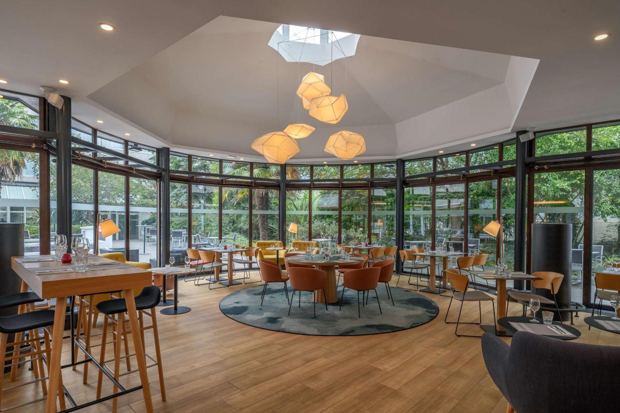 Готель Doubletree By Hilton Paris Bougival Екстер'єр фото