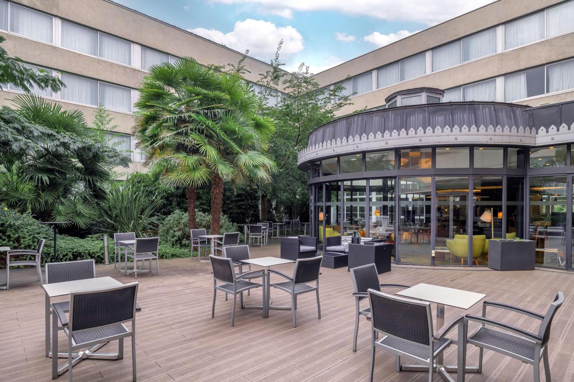 Готель Doubletree By Hilton Paris Bougival Екстер'єр фото